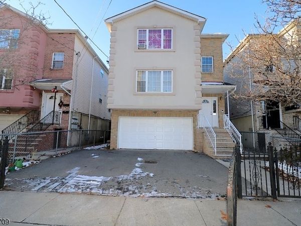 580 3rd St, Newark, NJ 07107