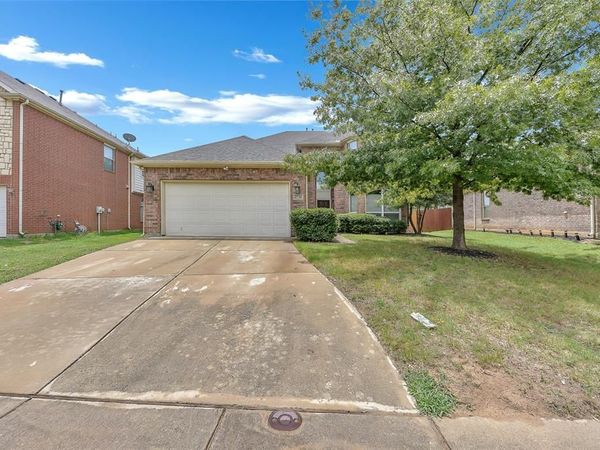 2736 Maple Creek Drive, Fort Worth, TX 76177
