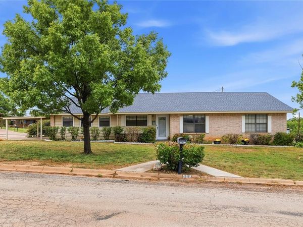 908 W 2nd Street , Coleman, TX 76834