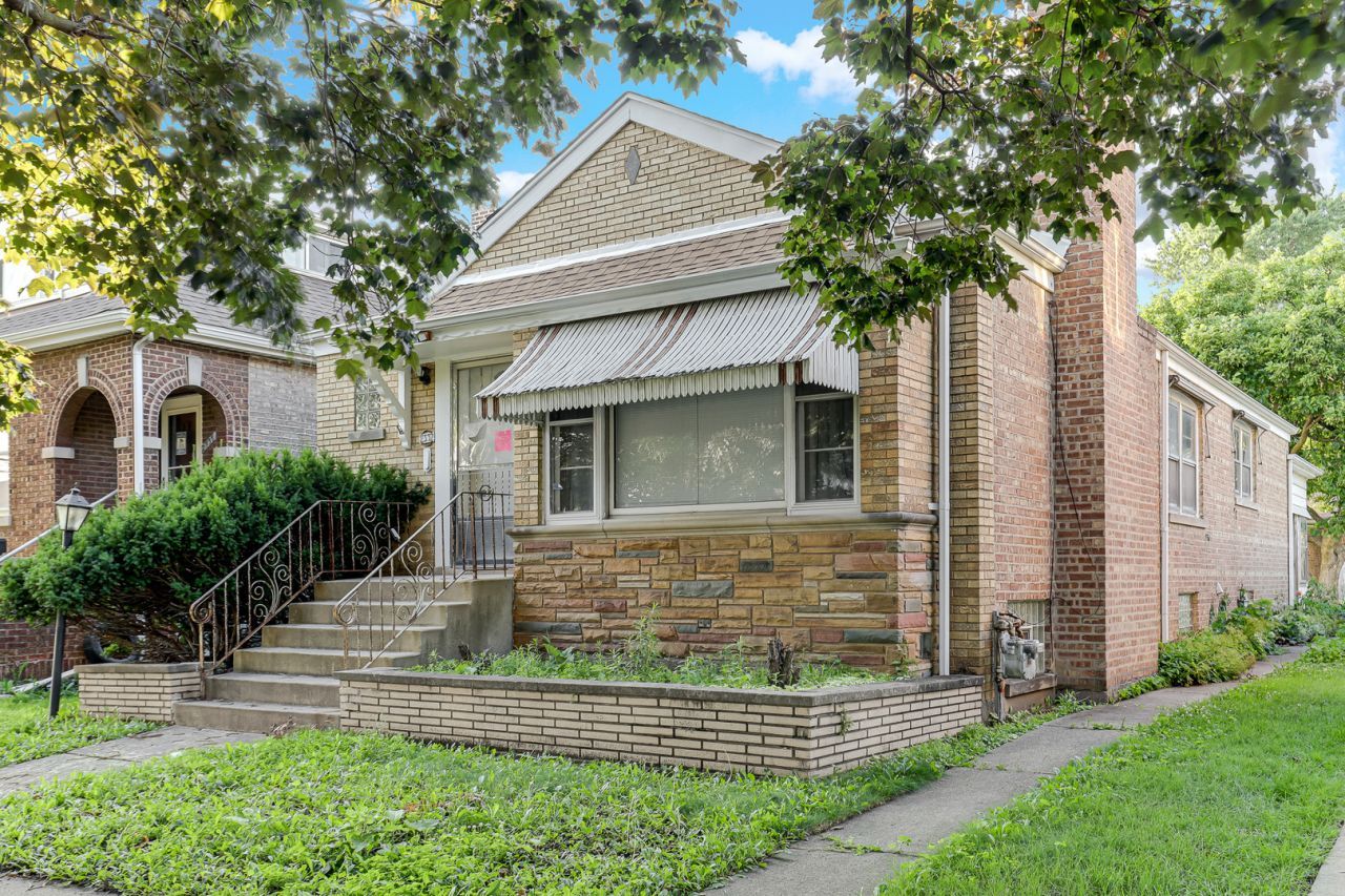 2332 Florence Street , Blue Island, IL 60406