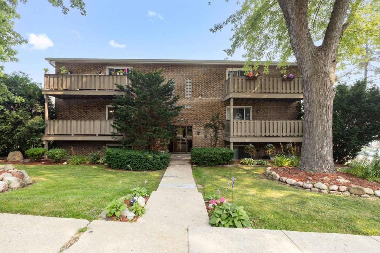 207 Fremont Street, Woodstock, IL 60098
