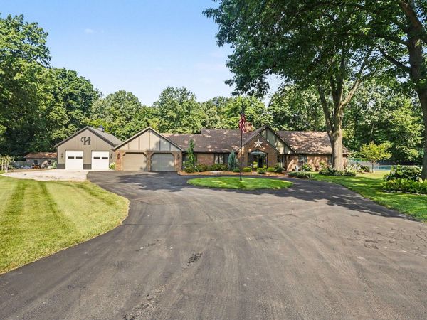 1555 Cardinal Drive, St. Joseph, MI 49085