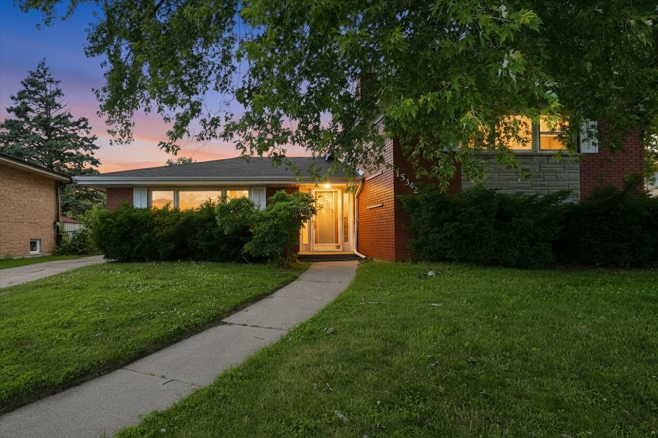 15342 DOBSON Avenue , South Holland, IL 60473