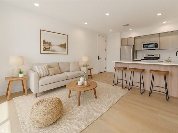 7510 Sepulveda Boulevard , Unit 304, Van Nuys, CA 91405