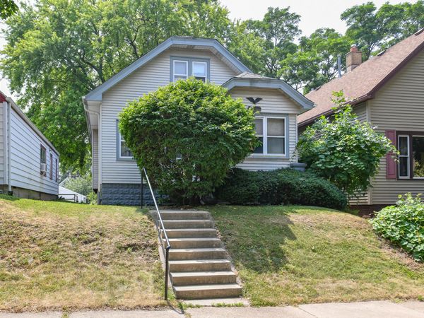 1901 E Hillcrest Ave, Milwaukee, WI 53207
