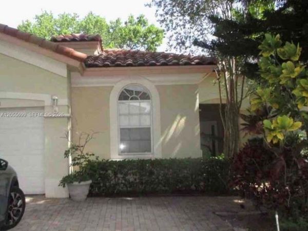 10929 NW 70th St , Doral, FL 33178