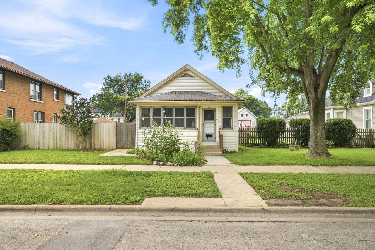 706 Campbell Street , Joliet, IL 60435