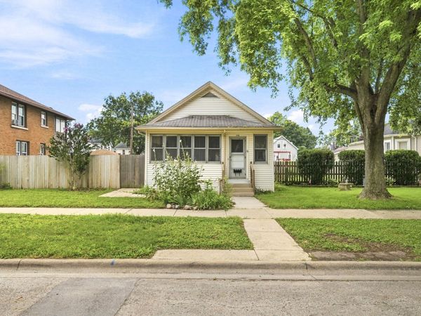 706 Campbell Street , Joliet, IL 60435