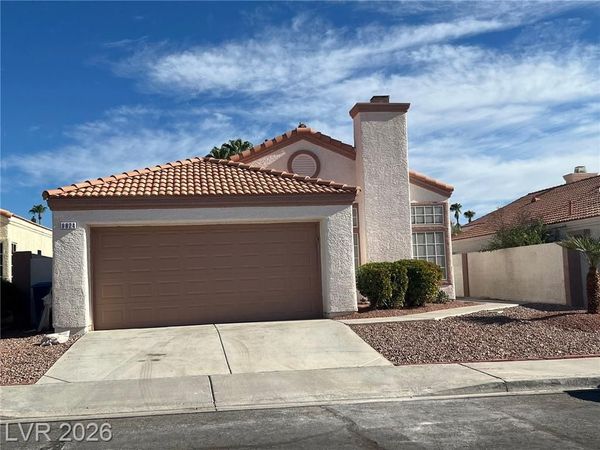 9824 Cross Creek Way, Las Vegas, NV 89117