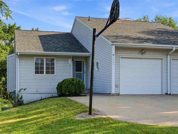 1945 South Ridge Dr, Coralville, IA 52241