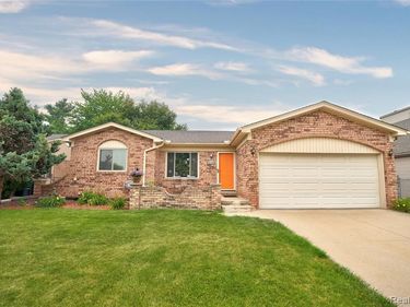 36765 Melbourne Drive, Sterling Heights, MI 48312