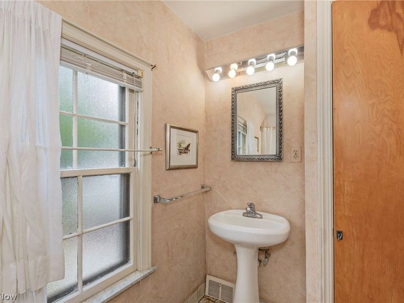 23703 East Baintree Road, Beachwood, OH 44122 Photo 16