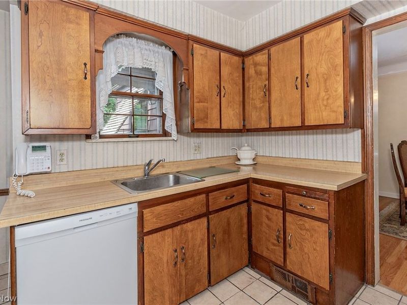 23703 East Baintree Road, Beachwood, OH 44122 Photo 7
