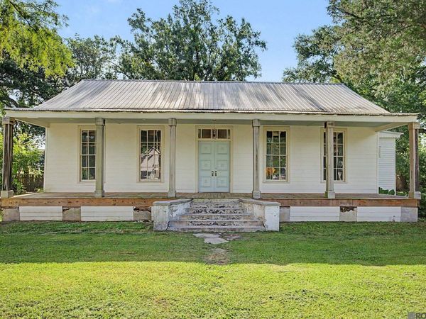 908 N Marchand Ave, Gonzales, LA 70737