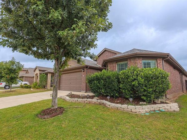 624 River Rock Drive, Azle, TX 76020