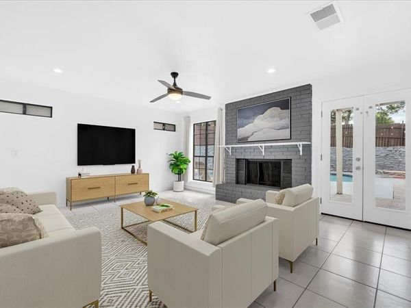 392 Creekwood Drive, Lancaster, TX 75146