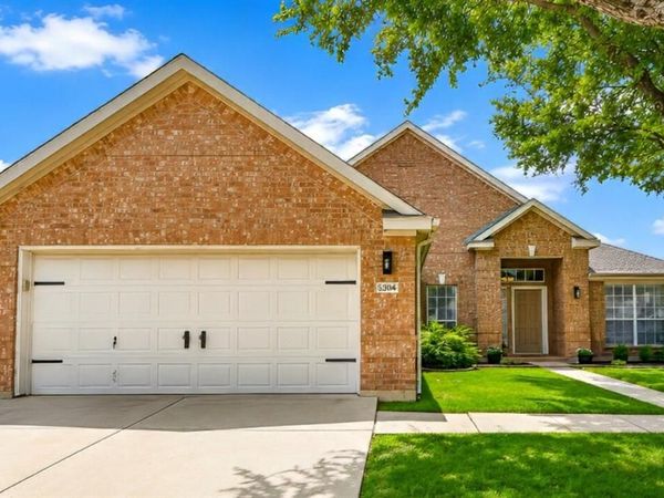 5304 Fox Run Drive, Watauga, TX 76137