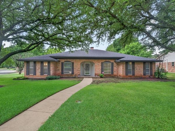 1126 Green River Trail , Cleburne, TX 76033