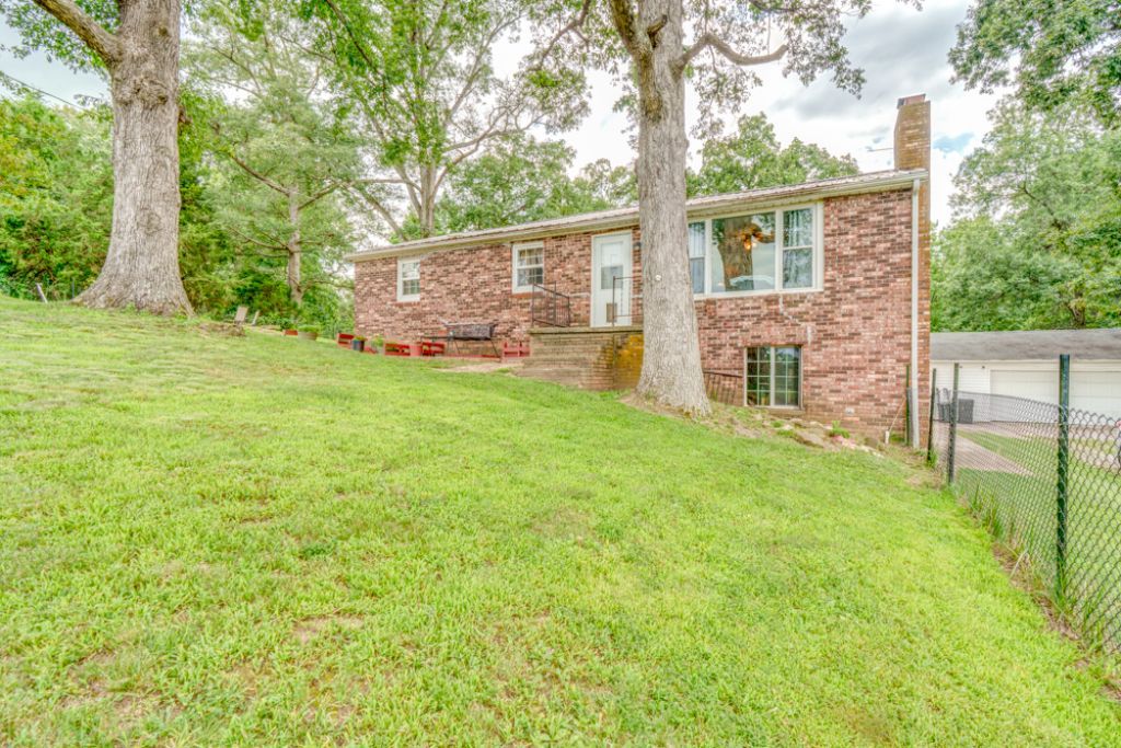 8841 N Triton Lane , Mt Vernon, IL 62864