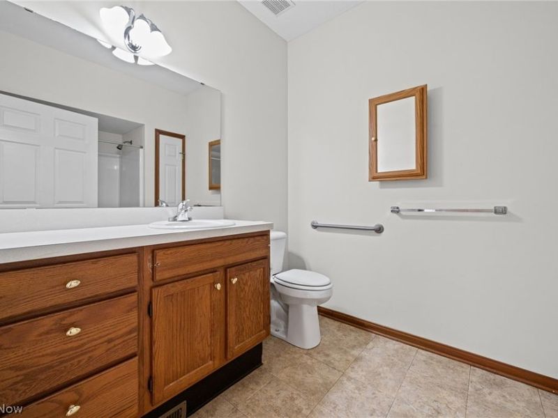 215 Village Drive, Unit 28, Seven Hills, OH 44131 Photo 14