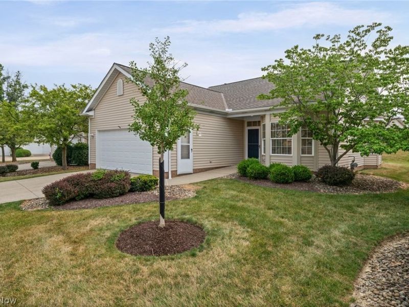 215 Village Drive, Unit 28, Independence, OH 44131 Photo 2