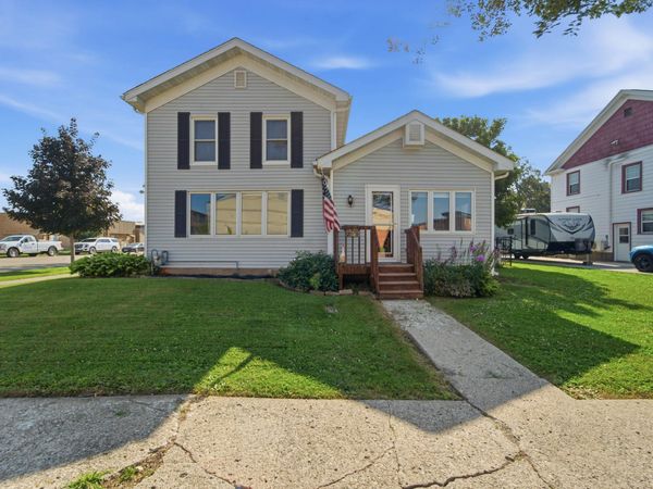 201 2nd Avenue SW, State Center, IA 50247