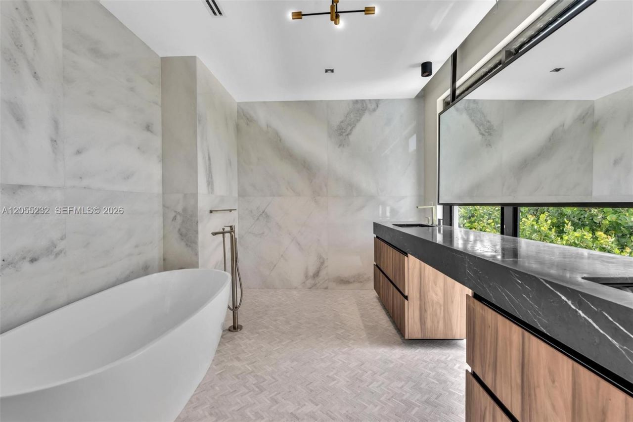 6020 Alton Rd , Miami Beach, FL 33140 Photo