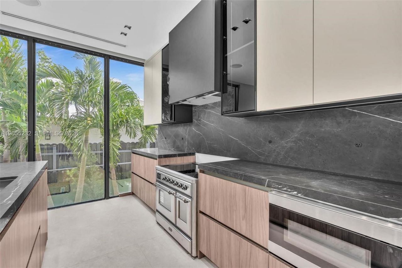 6020 Alton Rd , Miami Beach, FL 33140 Photo