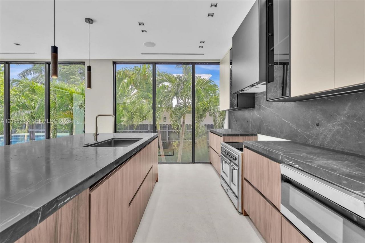 6020 Alton Rd , Miami Beach, FL 33140 Photo