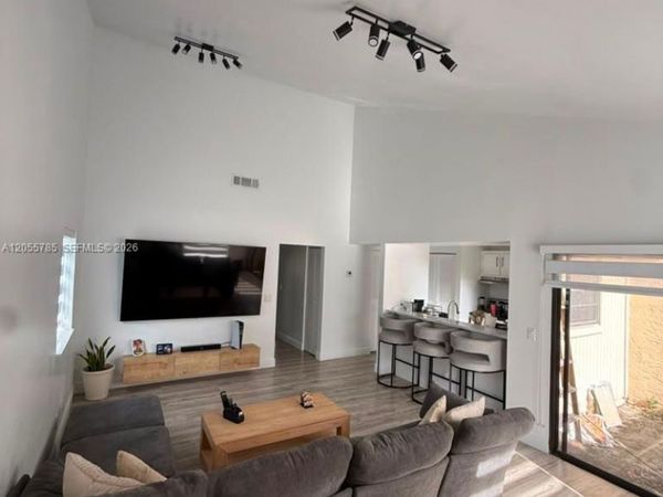 8167 SW 24th St , Davie, FL 33324