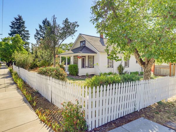 700 N 5th, Jacksonville, OR 97530