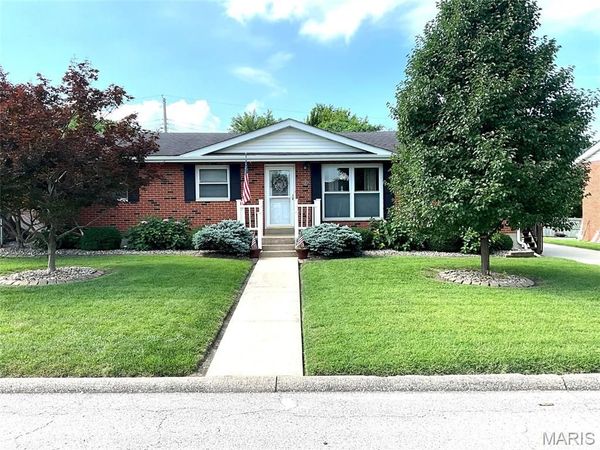 22 Lakeview Drive , Pontoon Beach, IL 62040