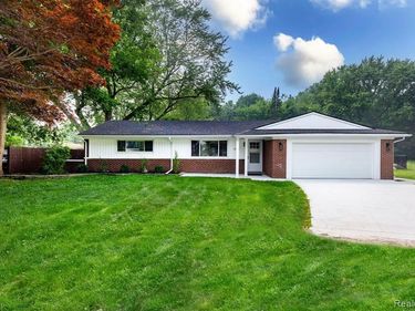 45471 Abington Circle, Macomb Twp, MI 48042