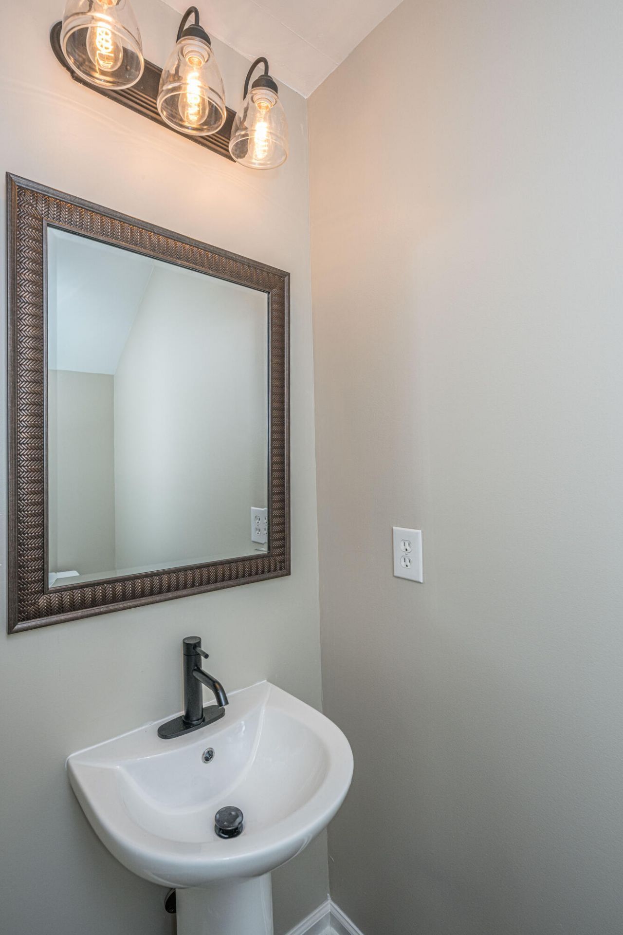 1404 Buckthorn Circle Photo 10