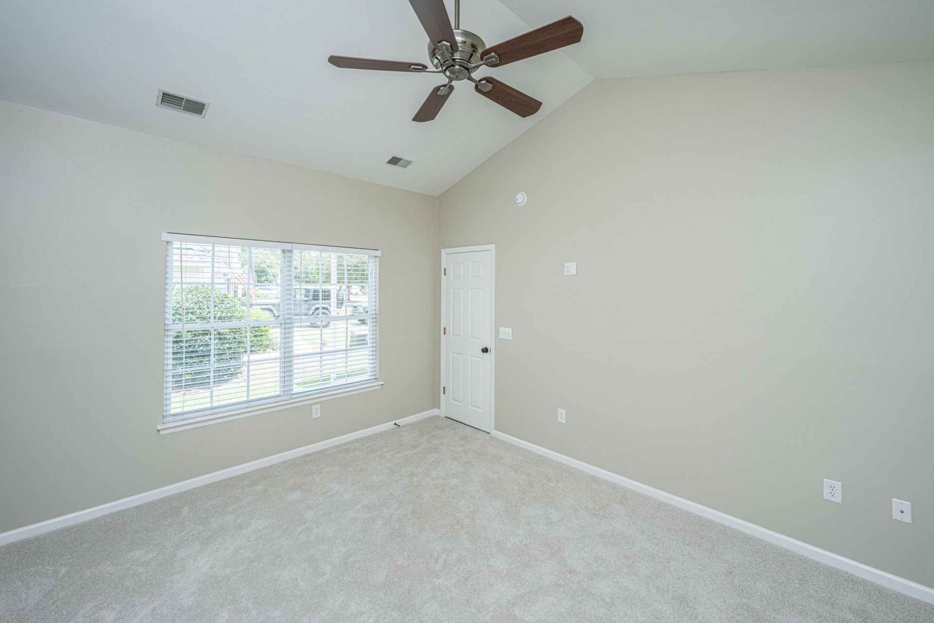 1404 Buckthorn Circle Photo 11