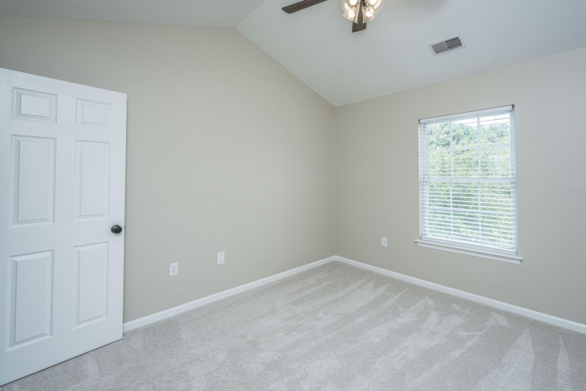 1404 Buckthorn Circle Photo 17