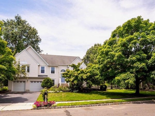8 AMBERFIELD ROAD, ROBBINSVILLE, NJ 08691