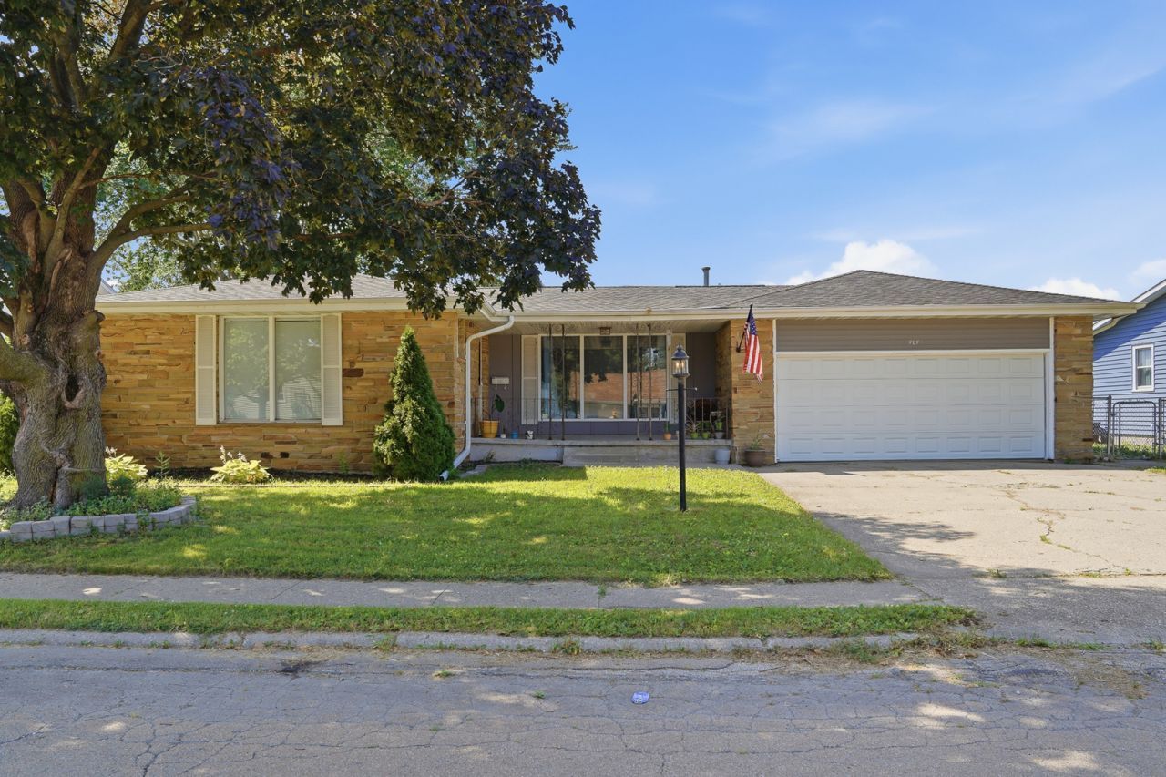 707 E 19th Street , Sterling, IL 61081