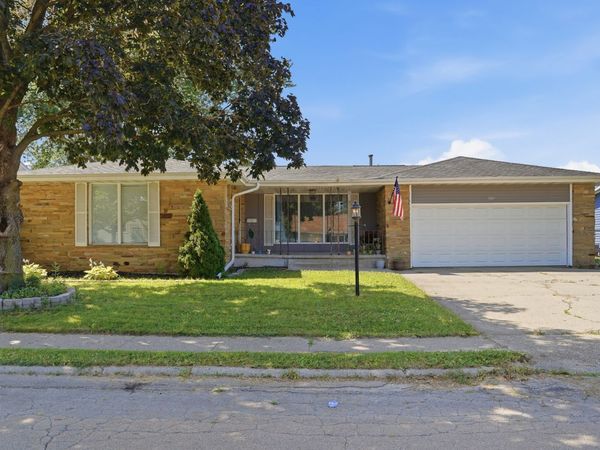 707 E 19th Street , Sterling, IL 61081