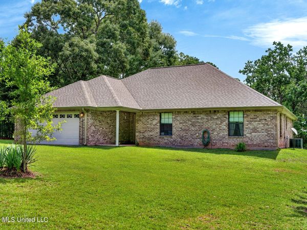 23 Hubert Spiers Road, Carriere, MS 39426