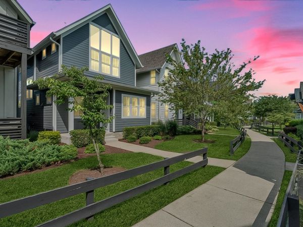 1079 Treaty Oaks Dr , Nashville, TN 37209
