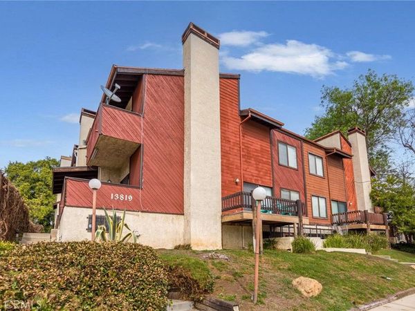 13819 Burbank Boulevard , Unit 7, Van Nuys, CA 91401