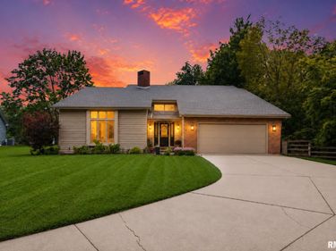 912 W BAYBROOK Court, Peoria, IL 61615