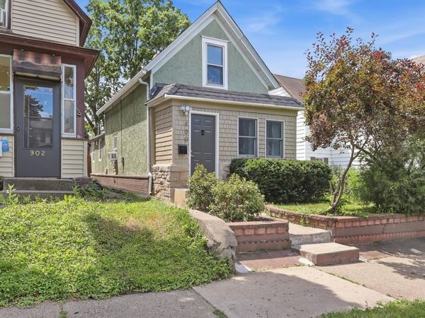 900 Geranium Avenue E, Saint Paul, MN 55106