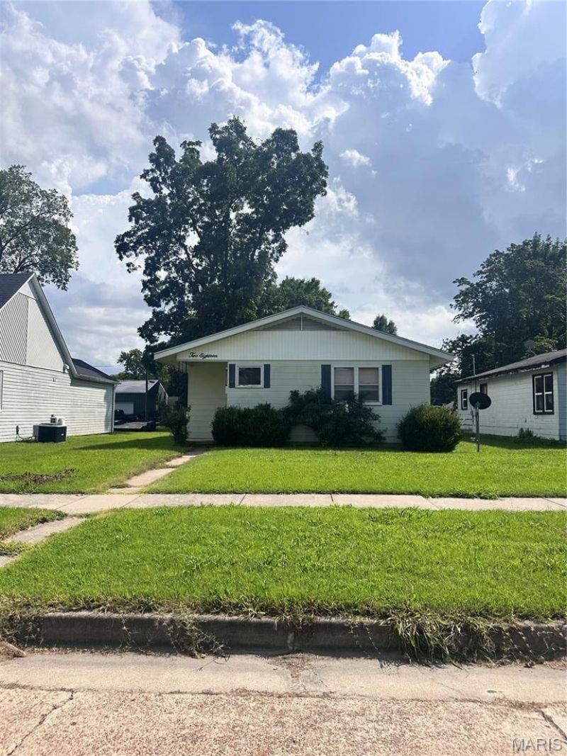 218 Elliott Avenue, Chaffee, MO 63740 Main Photo