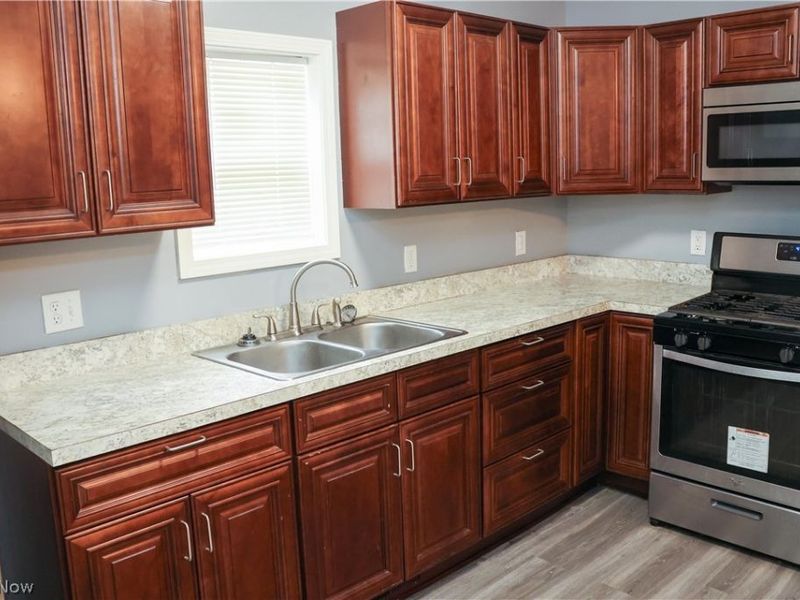 240 E Miller Avenue, Akron, OH 44301 Photo 12