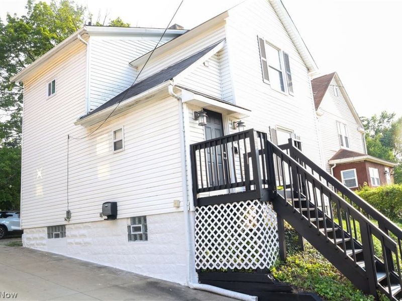 240 E Miller Avenue, Akron, OH 44301 Photo 2
