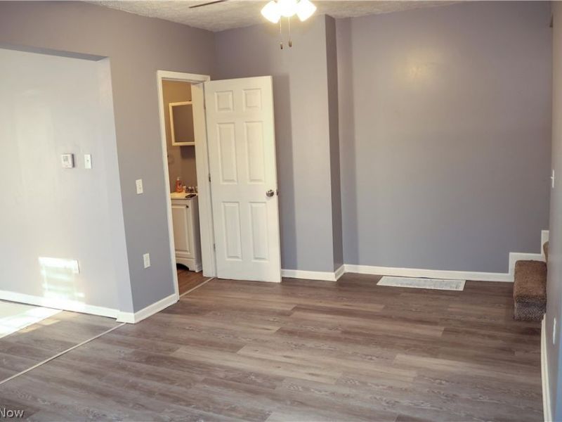 240 E Miller Avenue, Akron, OH 44301 Photo 5