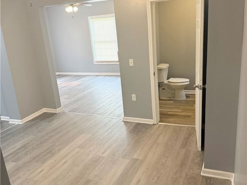 240 E Miller Avenue, Akron, OH 44301 Photo 9