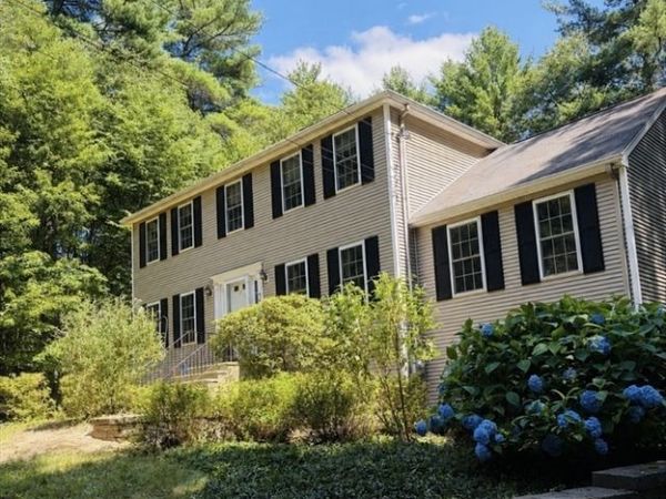 94 Whitins Rd, Sutton, MA 01590